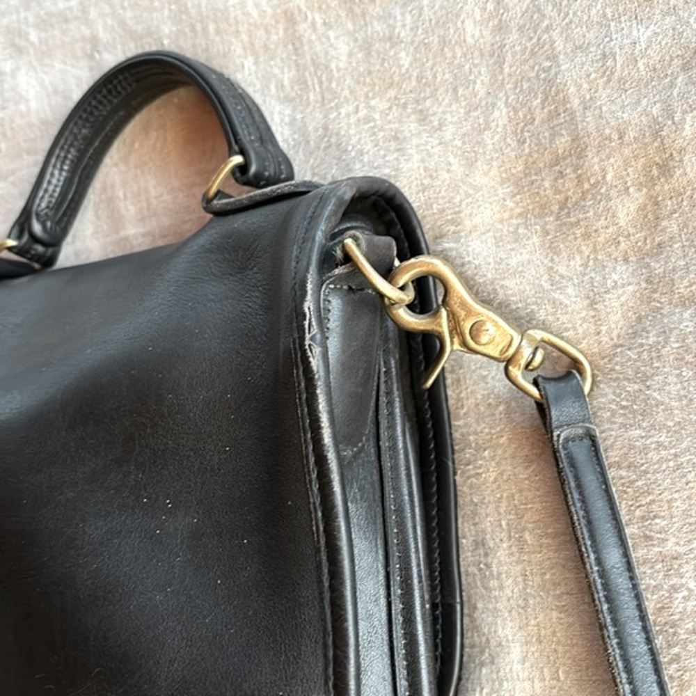 Vintage Coach Classic Leather Crossbody - Picture 8 of 13